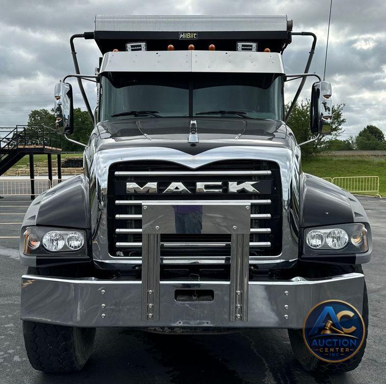 2019 Mack Granite dump truck