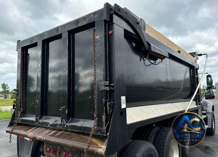 2019 Mack Granite dump truck