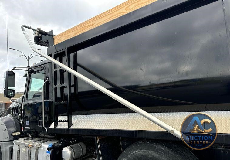 2019 Mack Granite dump truck