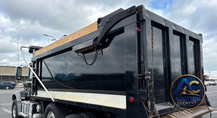 2019 Mack Granite dump truck