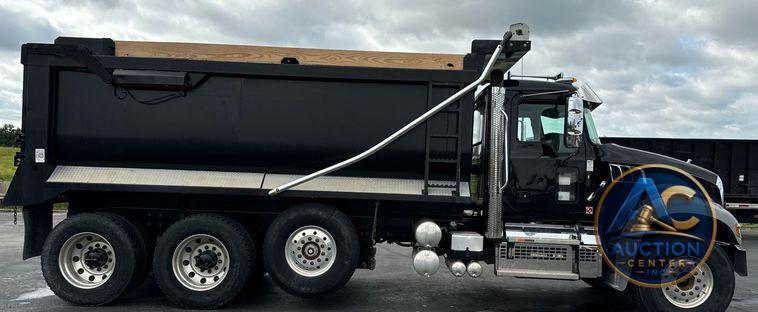 2019 Mack Granite dump truck