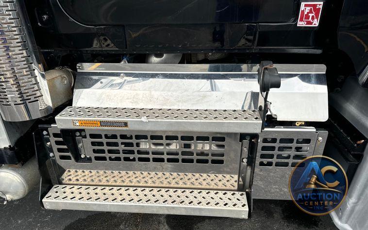 2019 Mack Granite dump truck