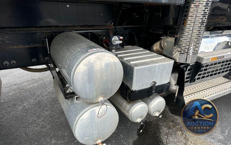 2019 Mack Granite dump truck