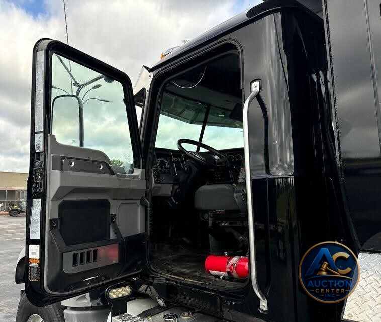 2019 Mack Granite dump truck