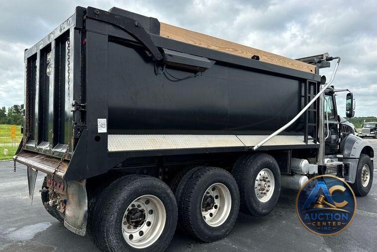 2019 Mack Granite dump truck