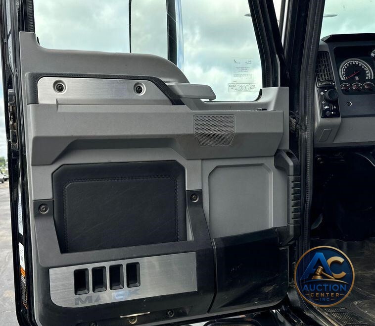 2019 Mack Granite dump truck