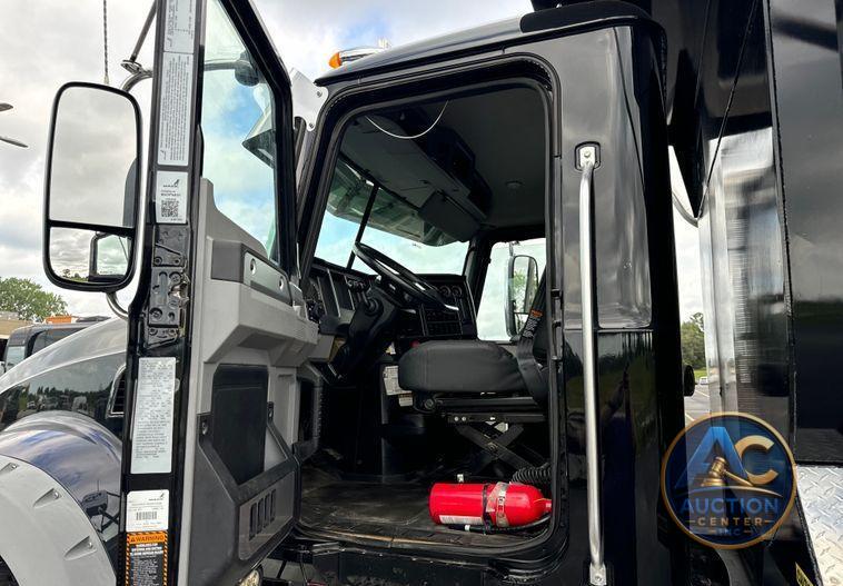 2019 Mack Granite dump truck