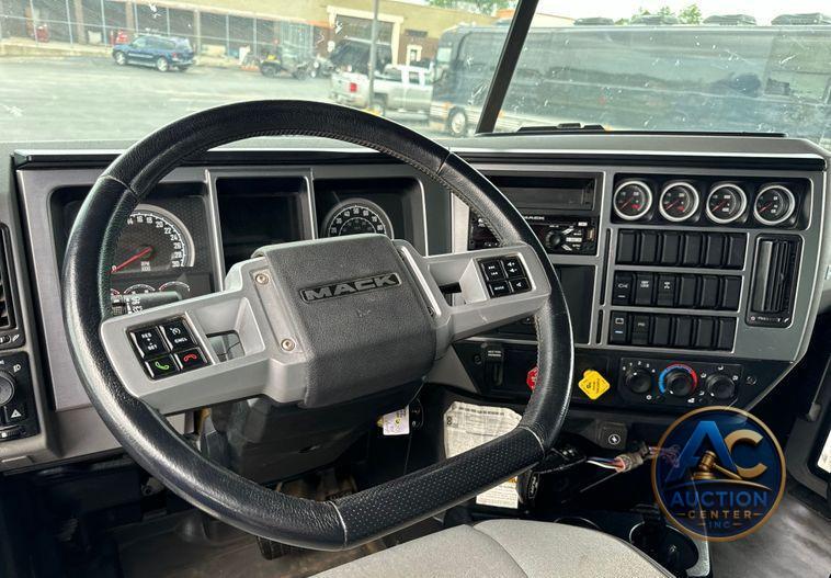 2019 Mack Granite dump truck