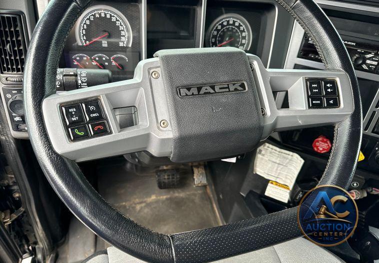 2019 Mack Granite dump truck