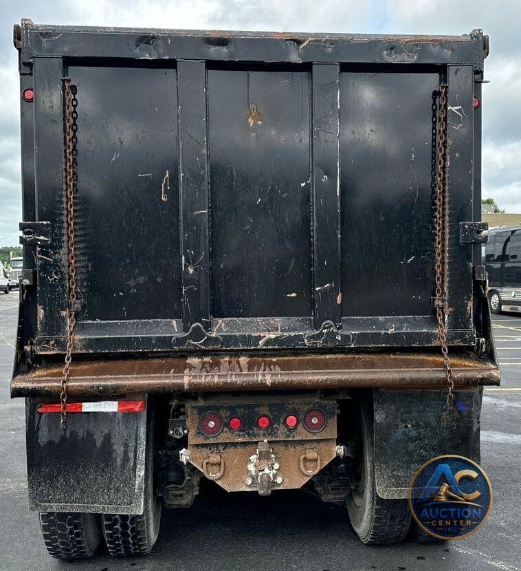 2019 Mack Granite dump truck