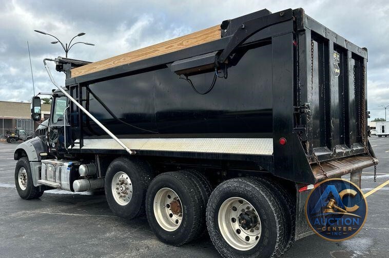 2019 Mack Granite dump truck