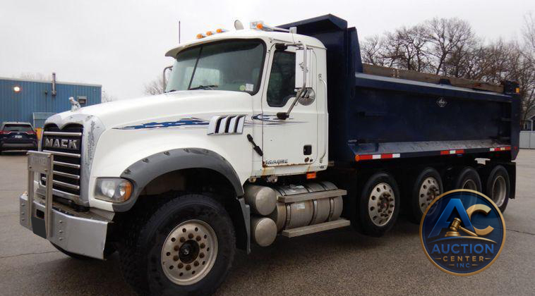 2007 Mack GU713  dump truck