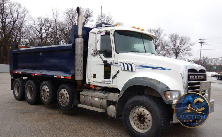 2007 Mack GU713  dump truck