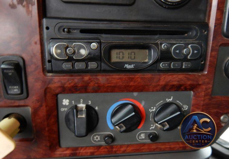2007 Mack GU713  dump truck