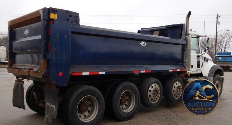 2007 Mack GU713  dump truck
