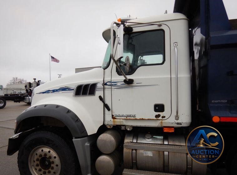 2007 Mack GU713  dump truck
