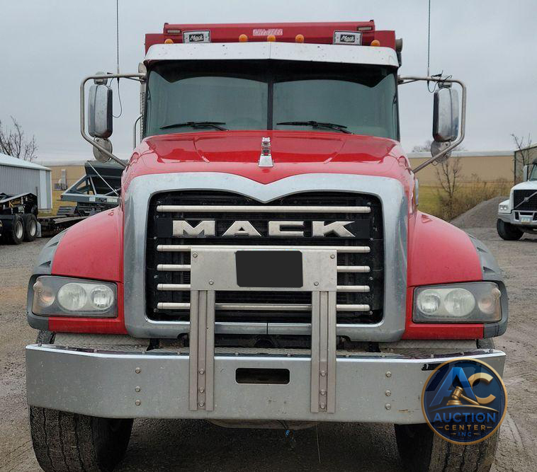 2018 Mack Granite GU700 dump truck