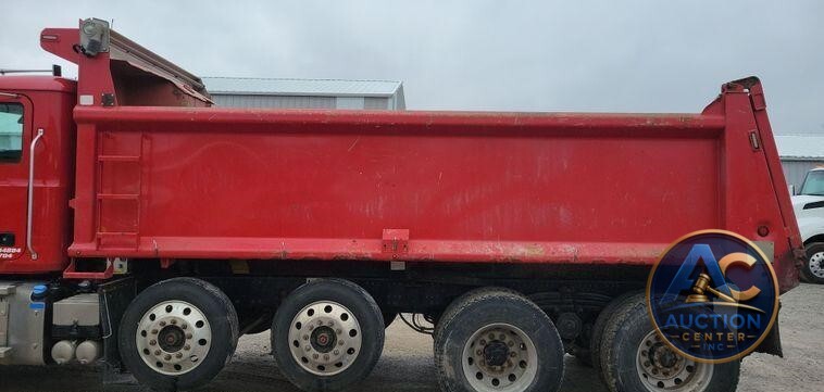 2018 Mack Granite GU700 dump truck