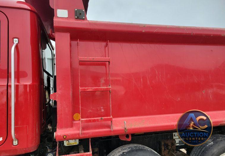 2018 Mack Granite GU700 dump truck