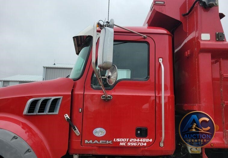 2018 Mack Granite GU700 dump truck