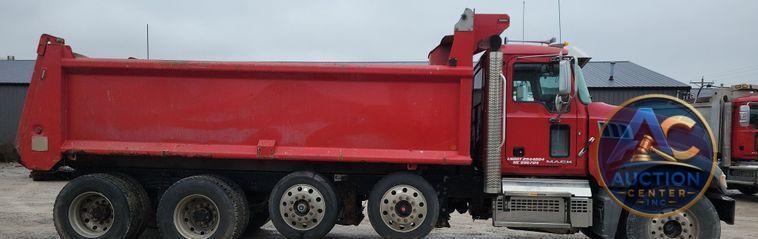 2018 Mack Granite GU700 dump truck