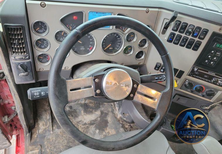 2018 Mack Granite GU700 dump truck