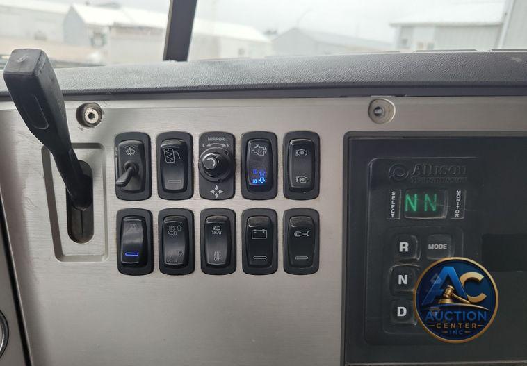 2018 Mack Granite GU700 dump truck