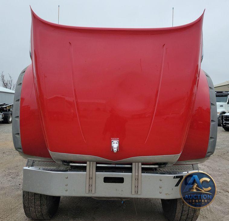 2018 Mack Granite GU700 dump truck