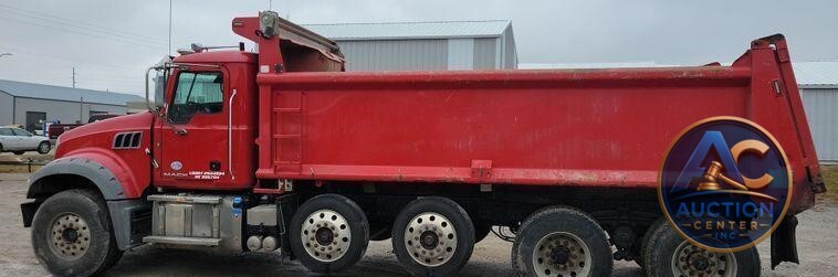 2018 Mack Granite GU700 dump truck