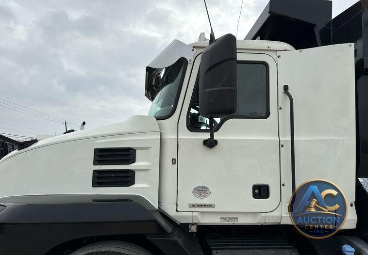 2019 Mack Anthem dump truck