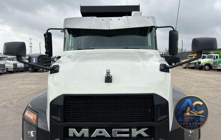 2019 Mack Anthem dump truck
