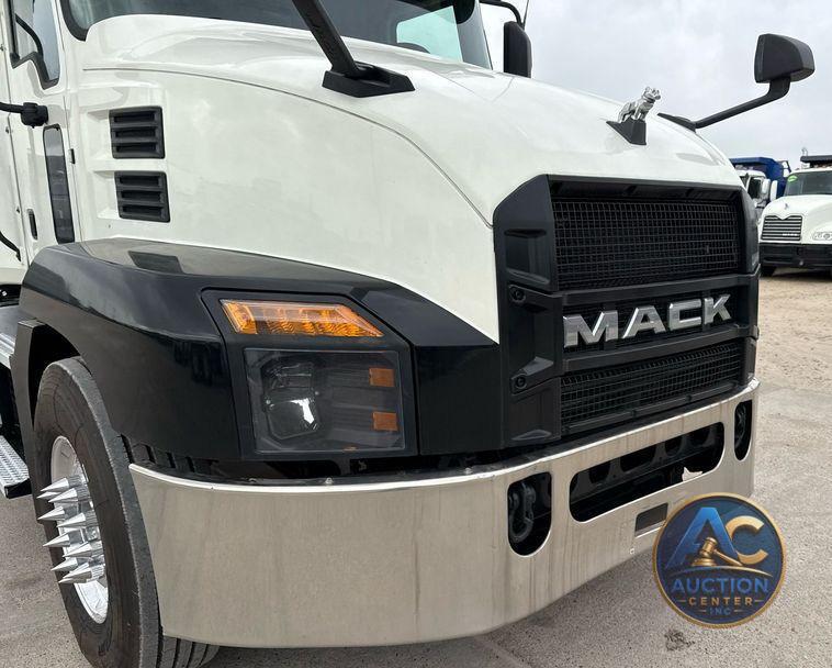 2019 Mack Anthem dump truck