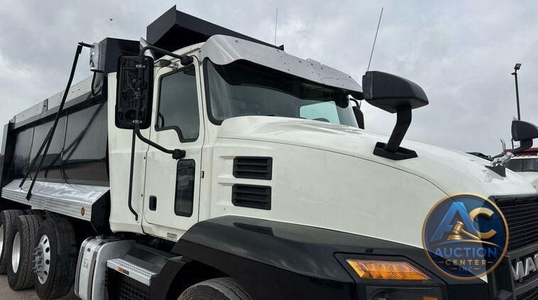 2019 Mack Anthem dump truck