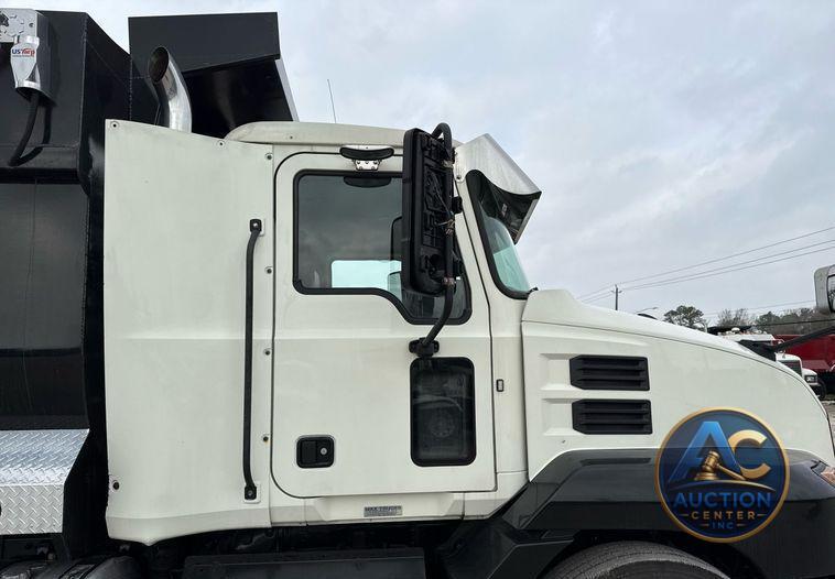 2019 Mack Anthem dump truck