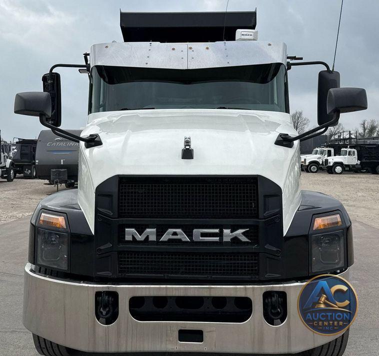 2019 Mack Anthem dump truck
