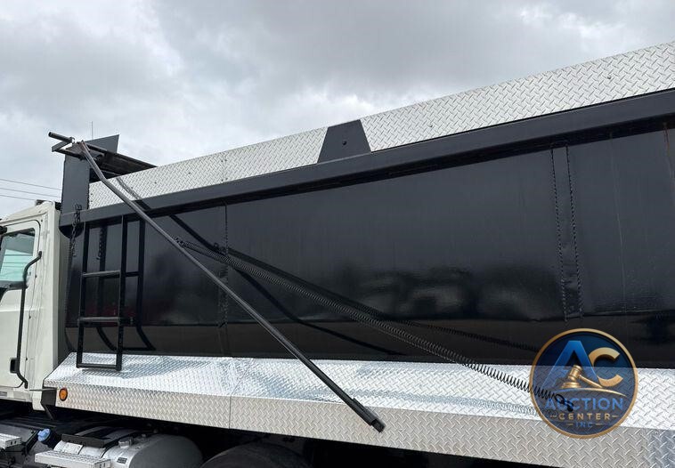 2019 Mack Anthem dump truck