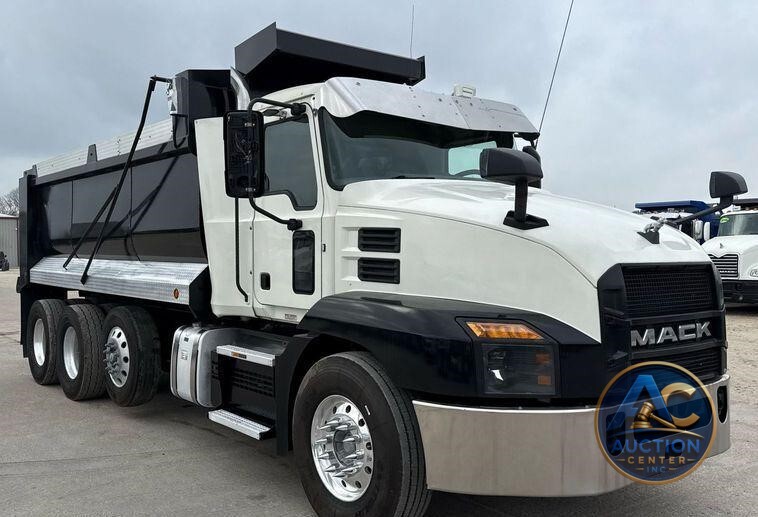 2019 Mack Anthem dump truck