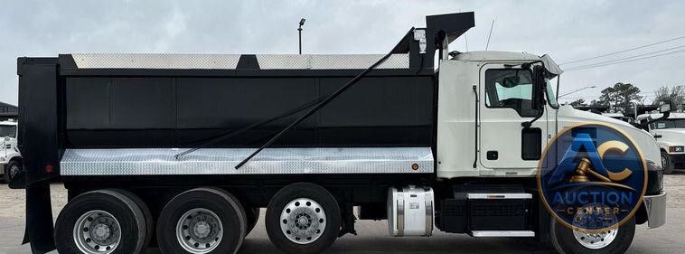 2019 Mack Anthem dump truck