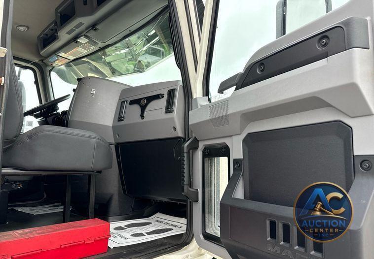2019 Mack Anthem dump truck