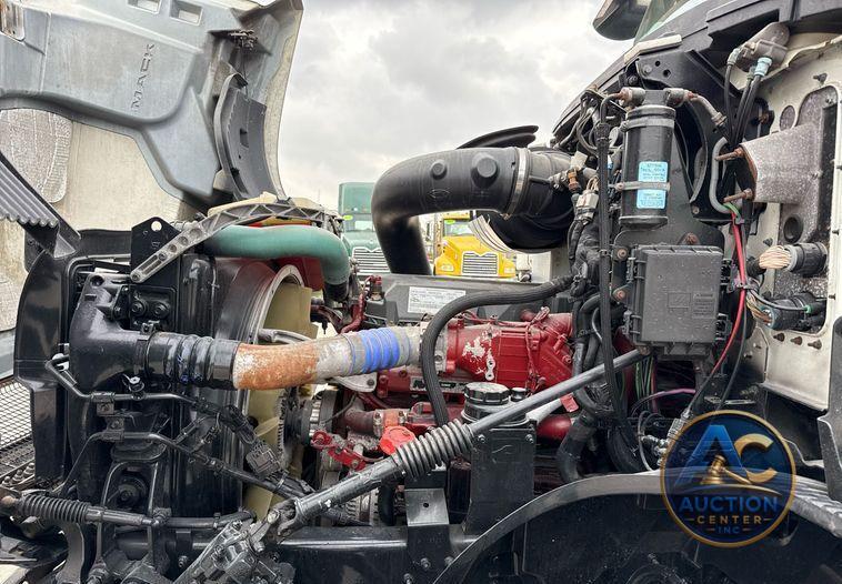 2019 Mack Anthem dump truck