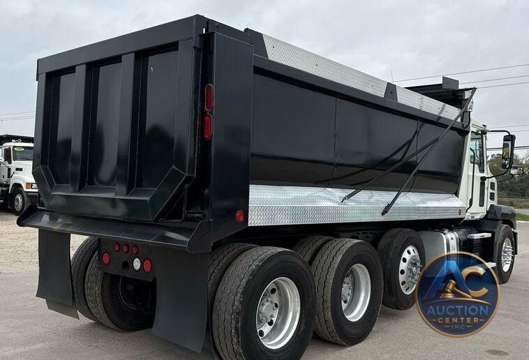 2019 Mack Anthem dump truck