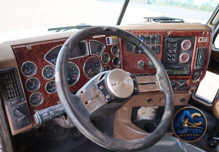 2009 Mack GU713  dump truck