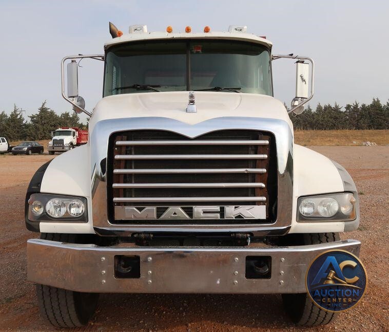 2009 Mack GU713  dump truck