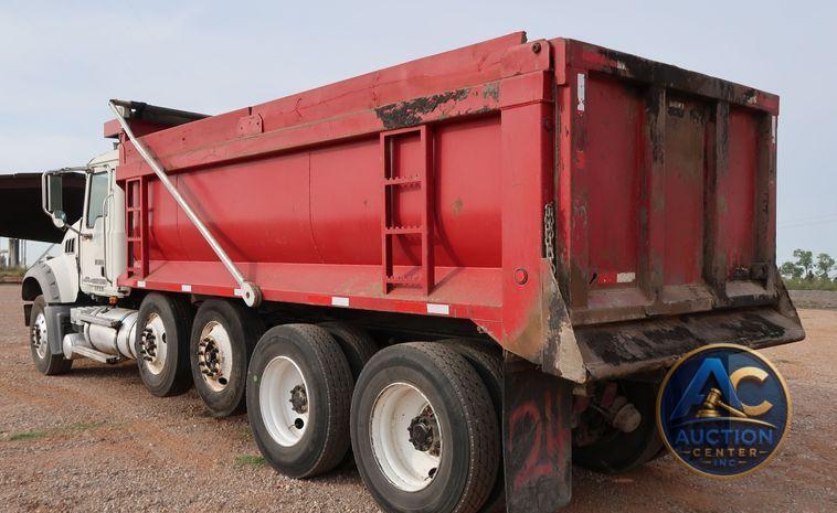 2009 Mack GU713  dump truck