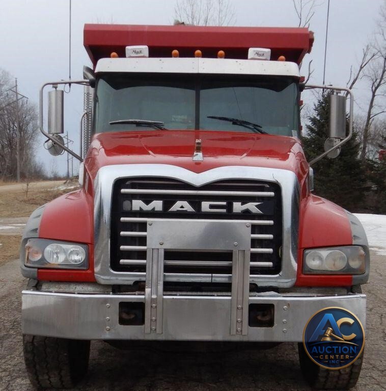 2013 Mack Granite dump truck