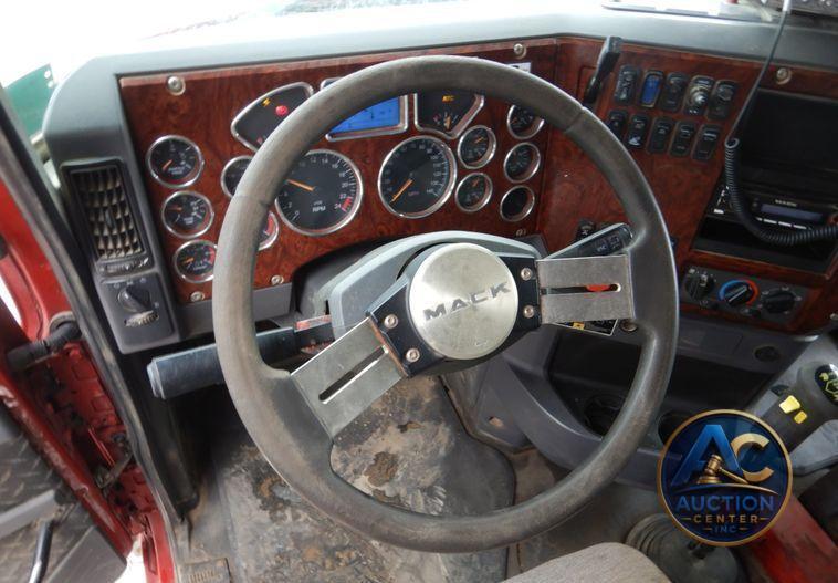 2013 Mack Granite dump truck