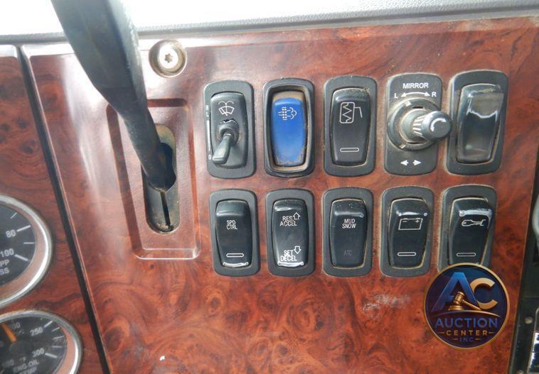 2013 Mack Granite dump truck
