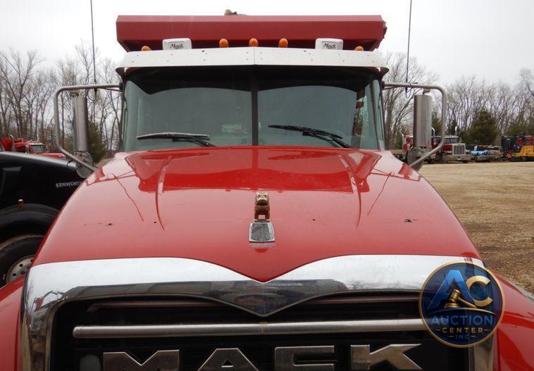 2013 Mack Granite dump truck
