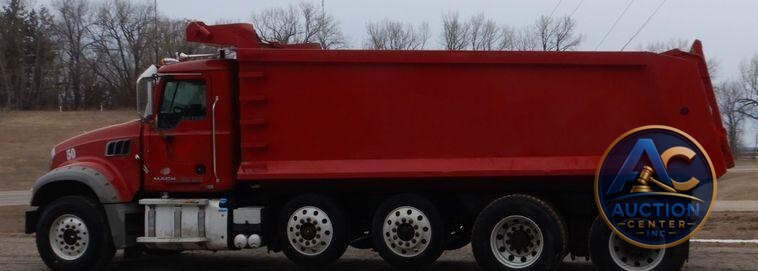 2013 Mack Granite dump truck