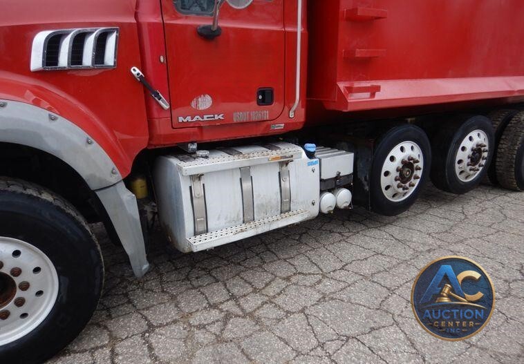 2013 Mack Granite dump truck